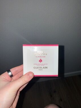 GUERLAIN Aqua Allegoria Florabloom Hand Cream - Pink & White